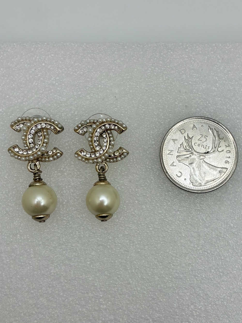 Chanel whitegold-tone pierced earrings pearl drop - Picture 3 of 3